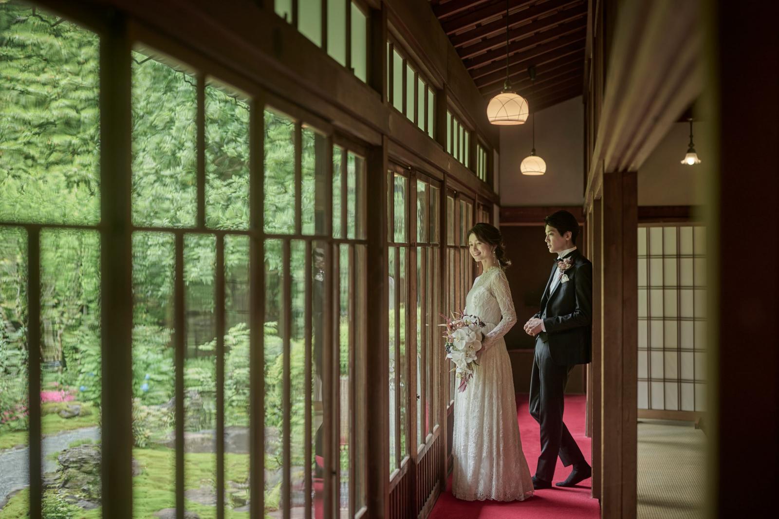 和装だけでなく、洋装もあう会場