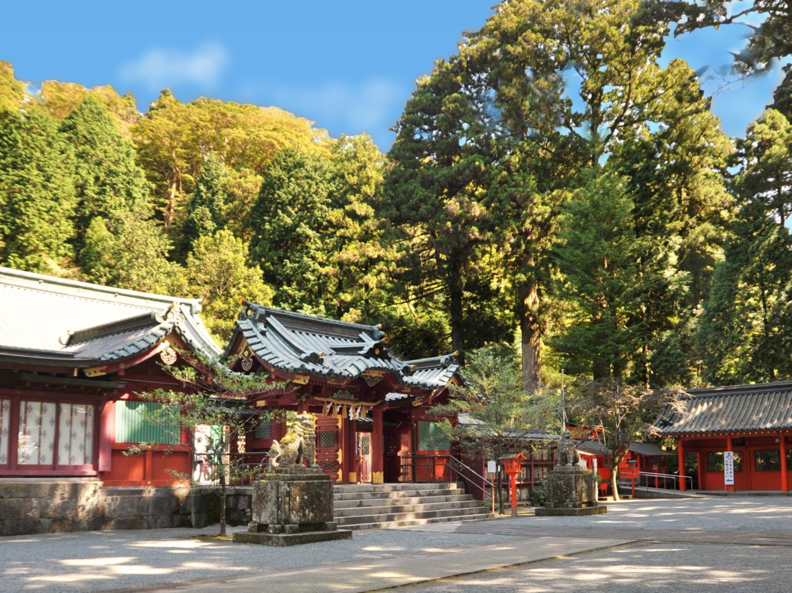 1200有余年の歴史を感じさせる箱根神社