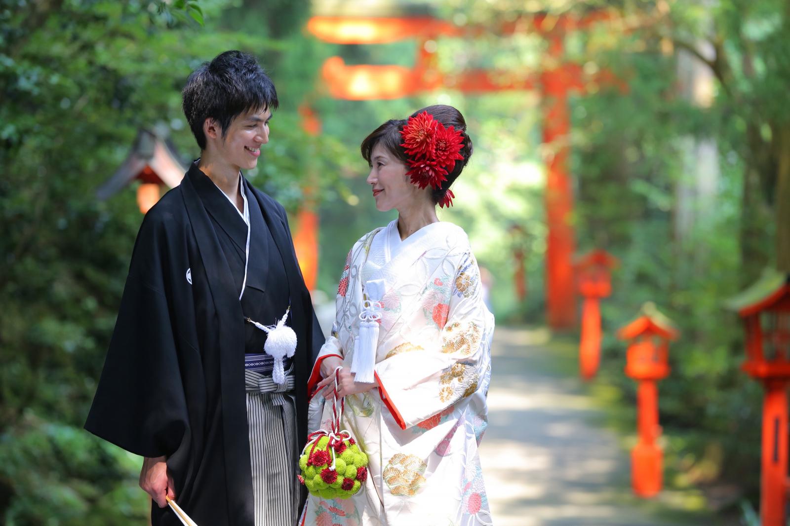 箱根神社参道を少し歩いて境内へ　神社ならではの一枚を…