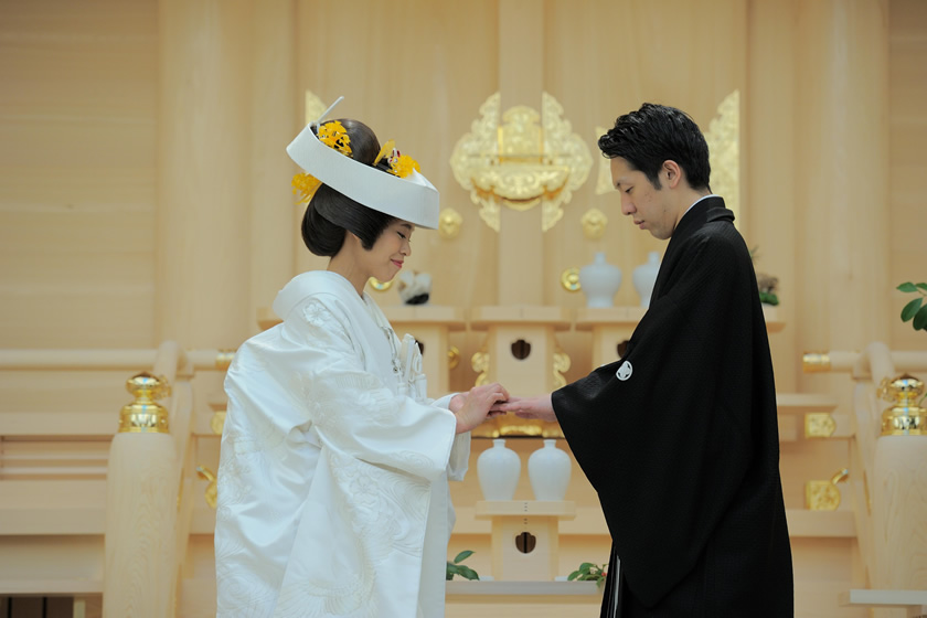 指輪交換の儀　西洋式に倣い、指輪の交換を行うことも可能です。