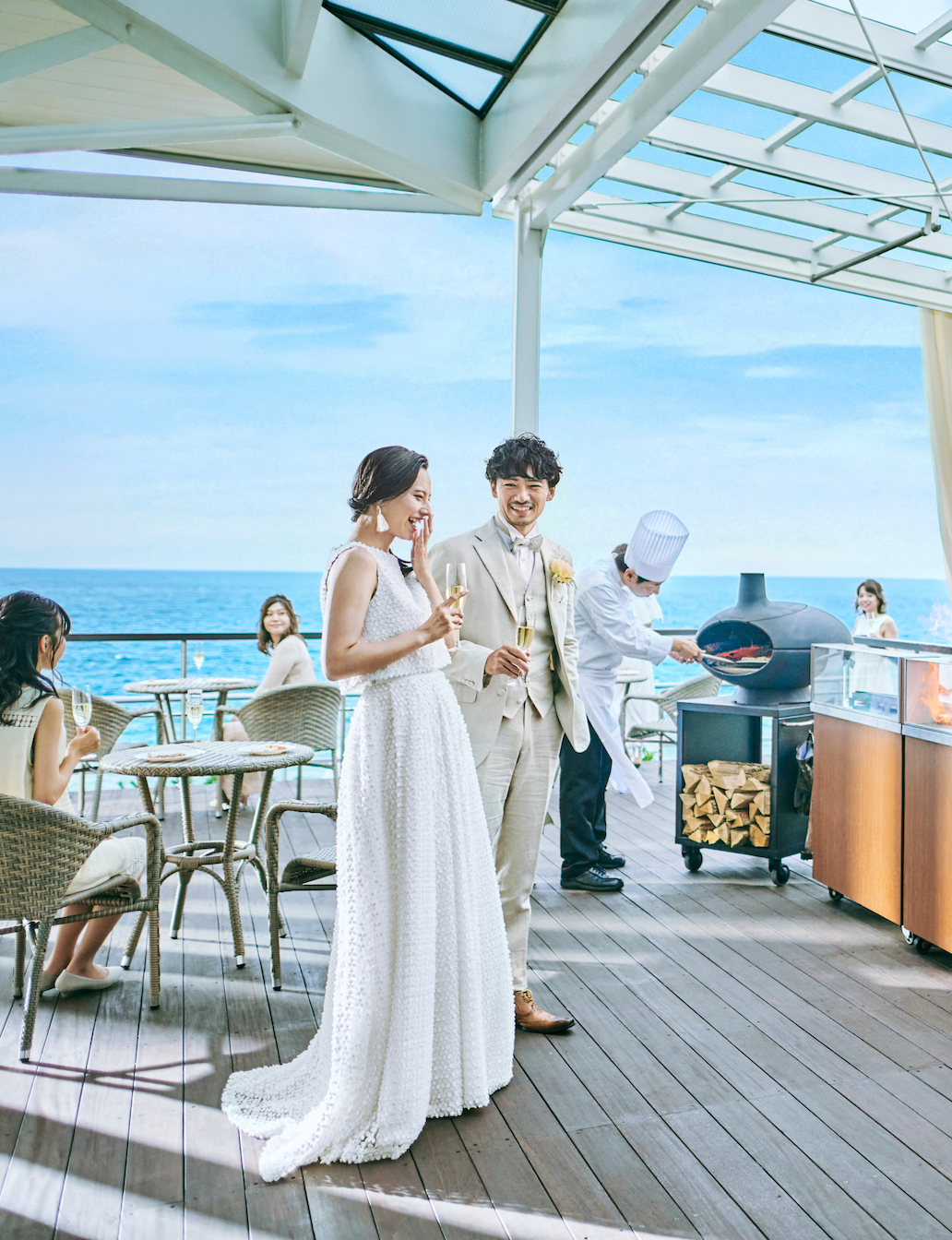 パーティ中盤、ゲストの歓声とともに高く上がるフランベの炎