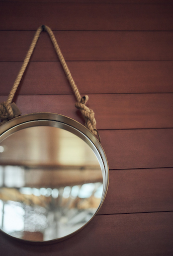 傾斜に沿って建てられた希少価値の高い建造物