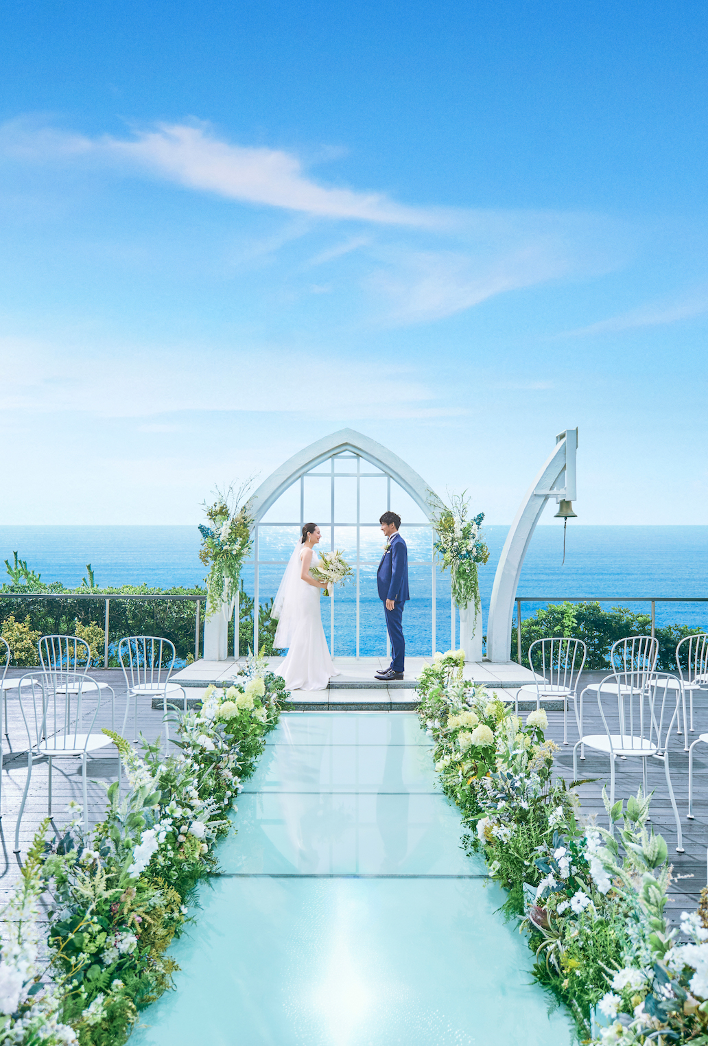 遮るもののないオーシャンビューがふたりとゲストを迎える