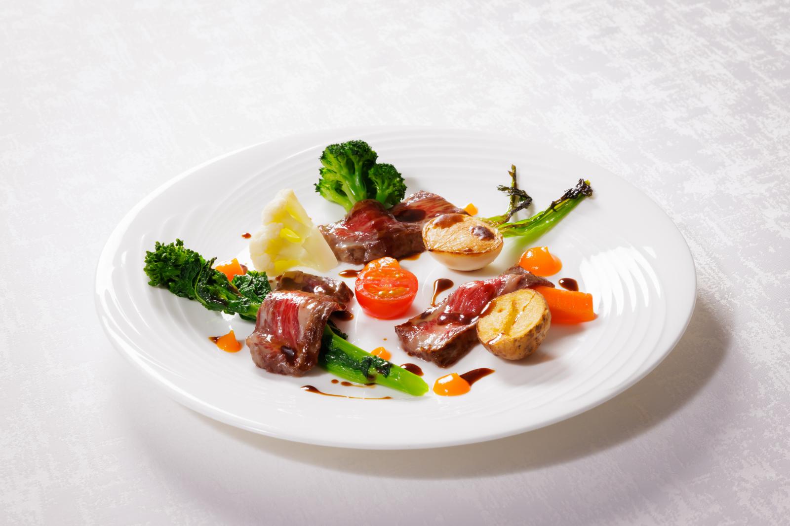 見た目も愉しい華やかなコース料理の数々で、ゲストをおもてなし