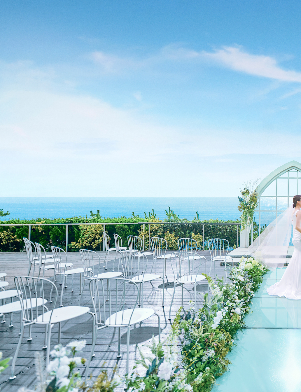 海が近く、波音に包まれながら行うセレモニー