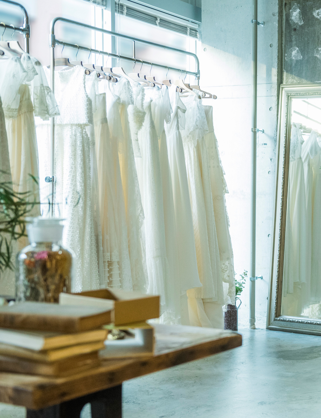 素材感にこだわった着心地のよいドレスラインナップ