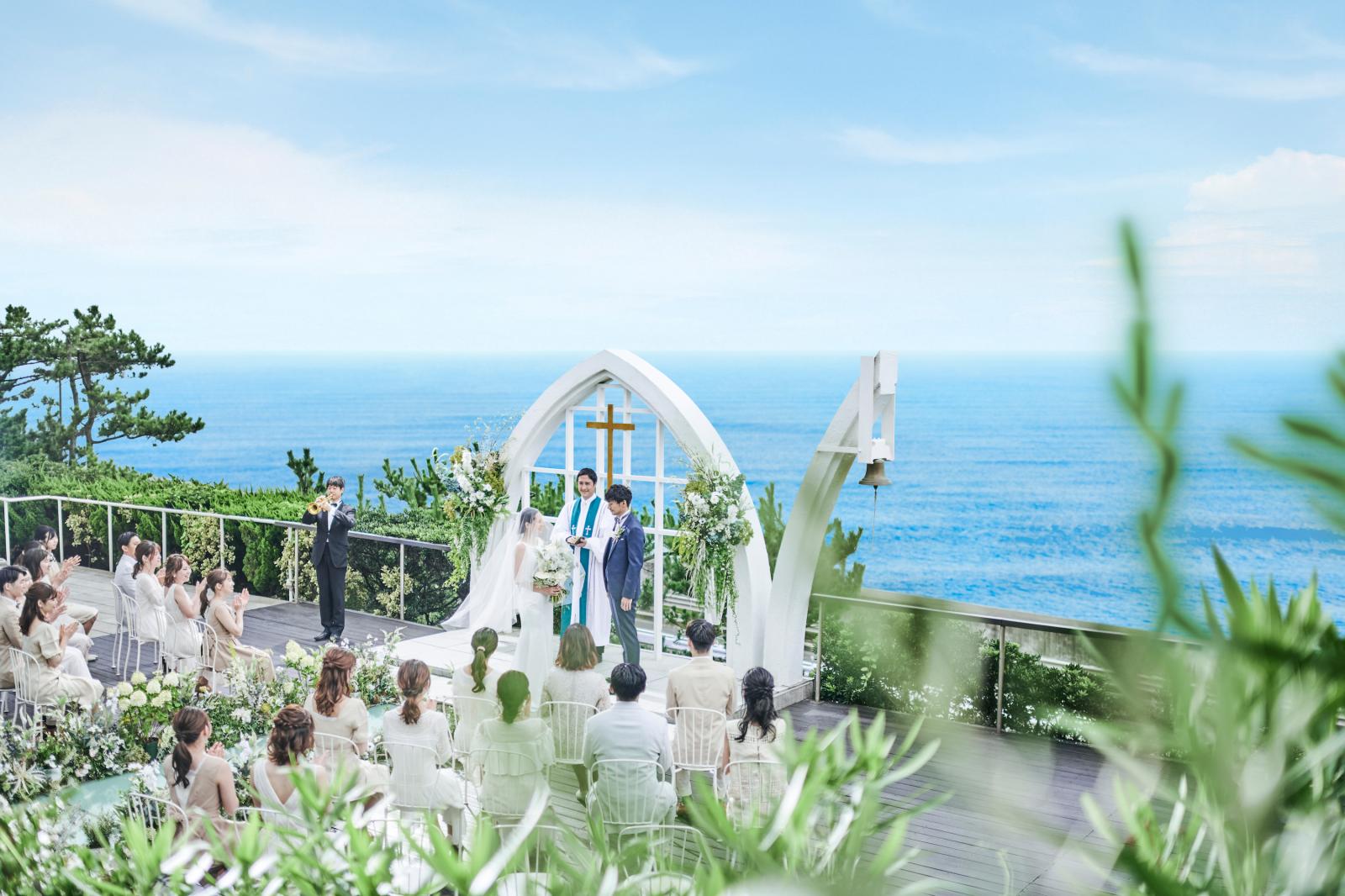 潮風を肌で感じられるオープンエアな空間