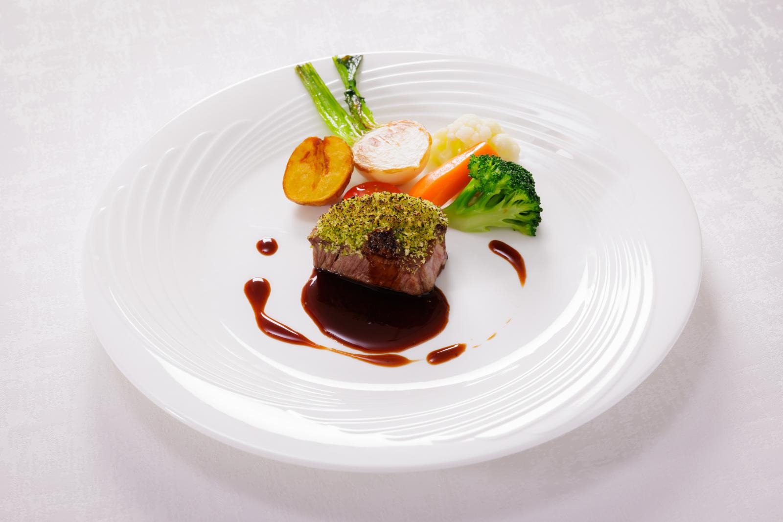 「結婚式後も何度でも足を運んでいただきたい」という想いで作られた特製のウェディングメニュー