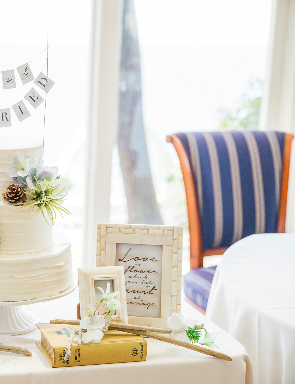 おふたりがモチーフのコーディネートが並ぶ