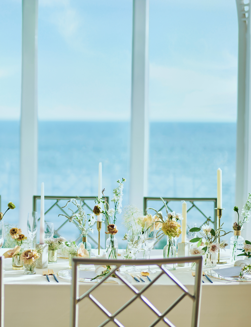 ご希望のイメージに合わせたこだわりのフラワーや卓上小物をご案内します