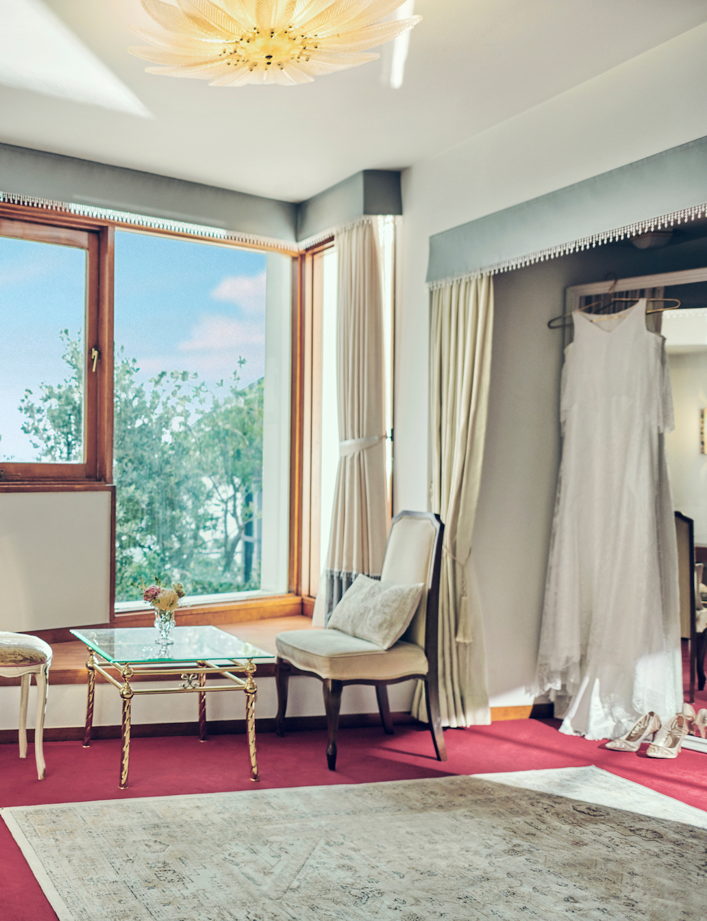 そよ風と自然の光を感じながら当日の準備が始まる