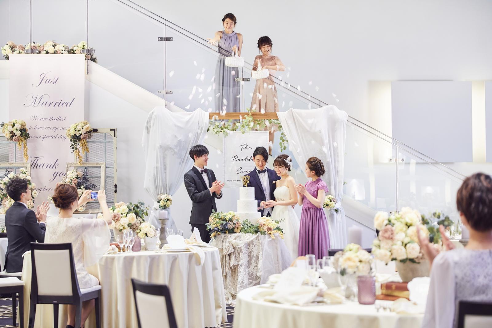 6ｍの天井から続く大階段からの入場は最高の盛り上がりになること間違いなし♪