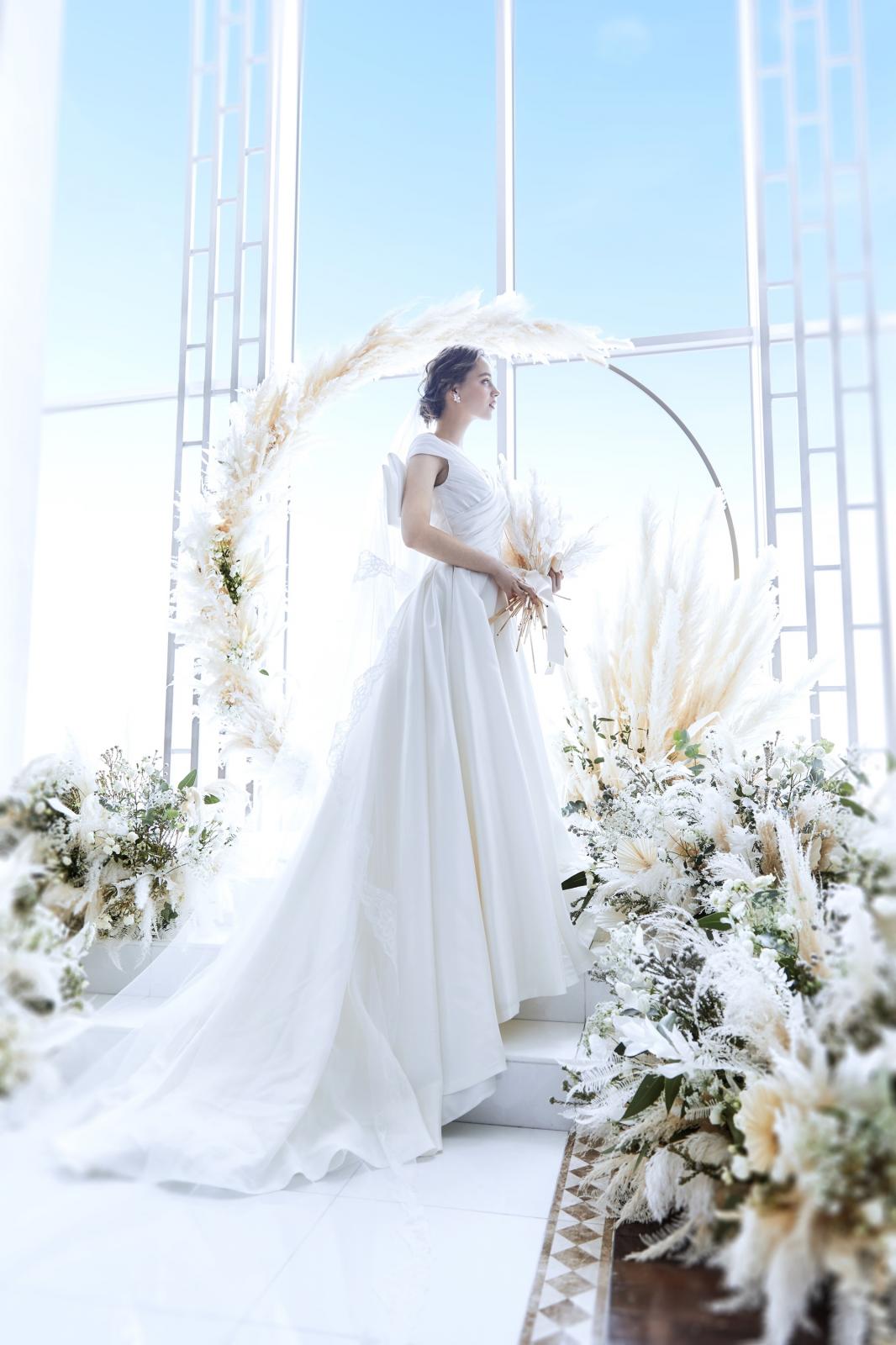 たくさんの自然光が白い壁に反射し明るい会場内では、ご新婦様の肌もきれいに見える