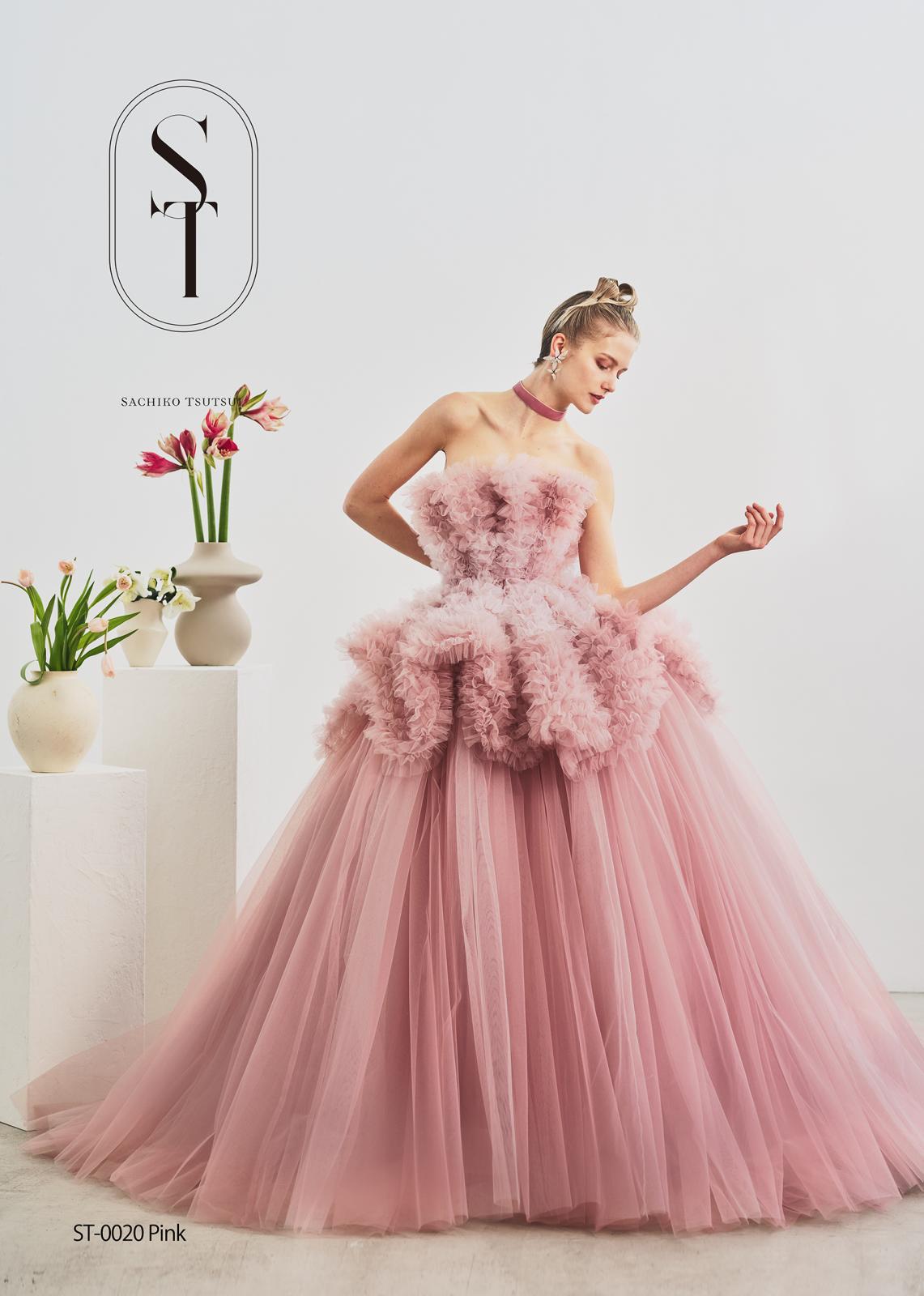 スモーキーなグラデーションチュールフリルのランダムにたくし上げたオーバースカートがモード感ある一着