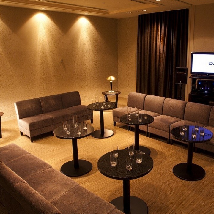 披露宴後の二次会として利用可能な「カラオケルーム」