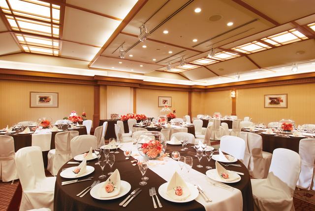 イギリスのローズガーデンをイメージ。コーディネートにより洋風・和風にも趣きを変える落着いた空間です。