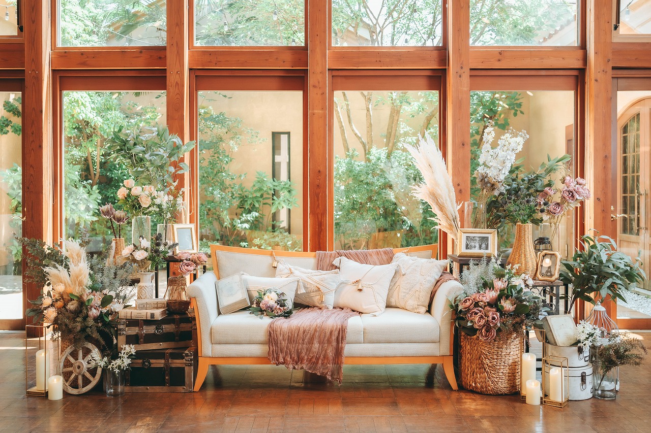 エスポワールでは専任のフローリストが自社スタッフとして常駐しております。又、プランナー、衣装スタッフ、美容スタッフ全てが自社スタッフなので連携もバッチリ！