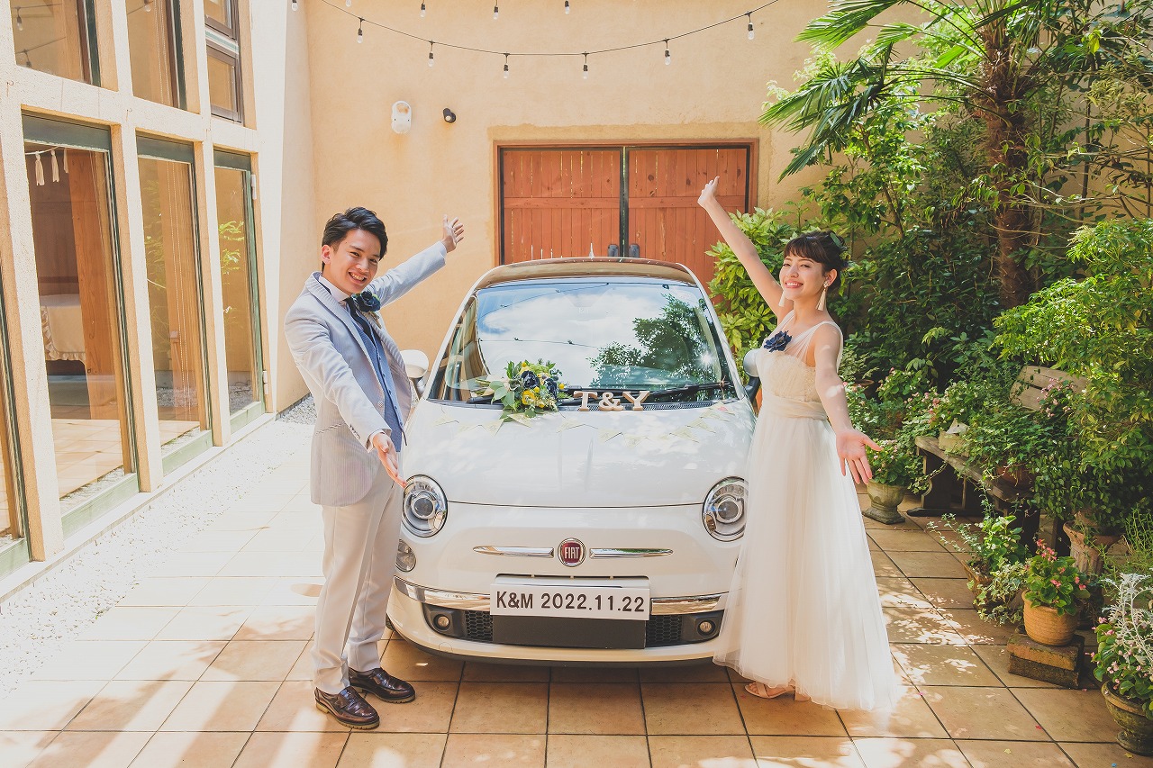 会場に隣接するパティオには愛車も飾れるので車好きの方におすすめです