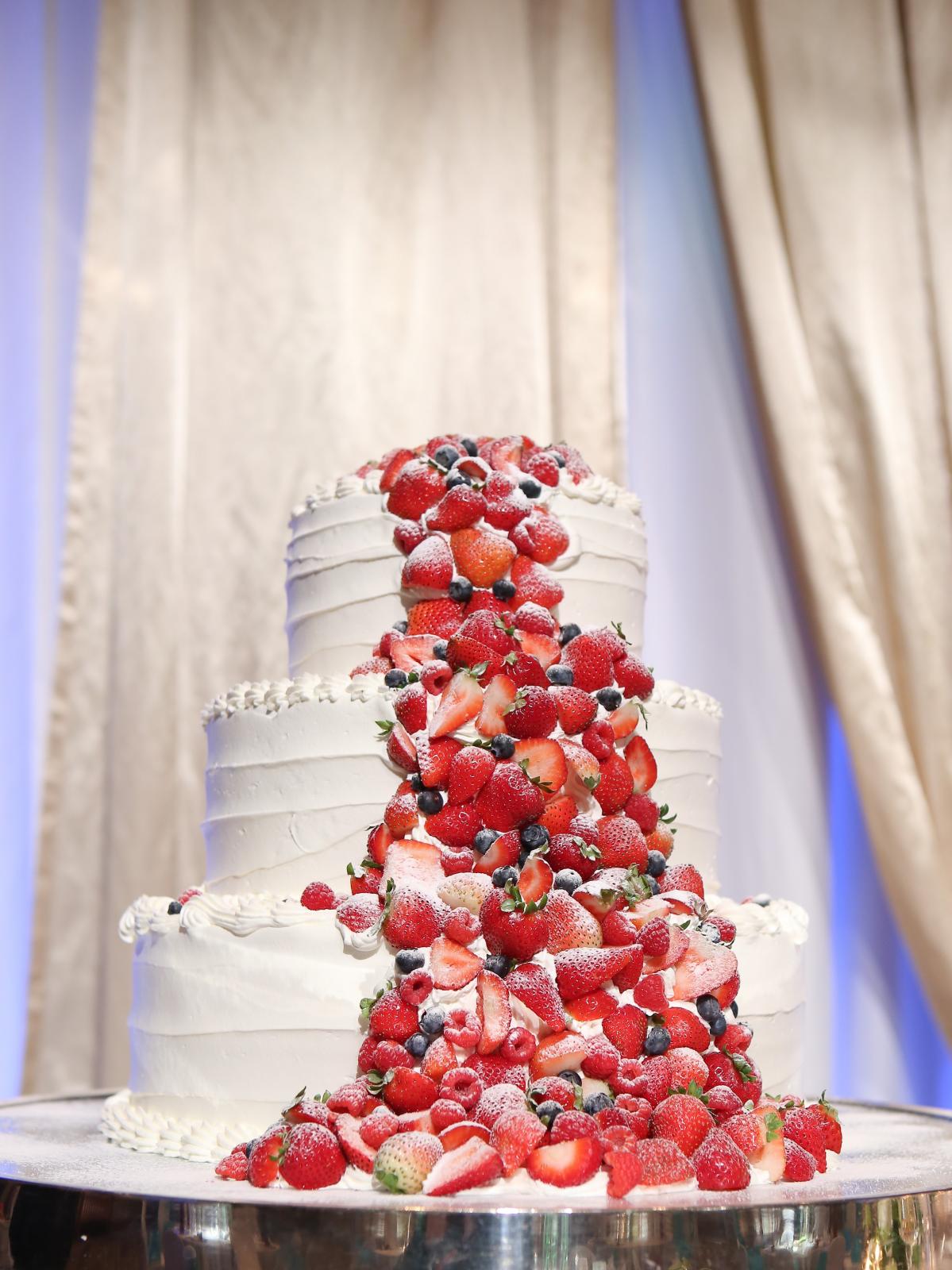 かわいらしい入刀ケーキ