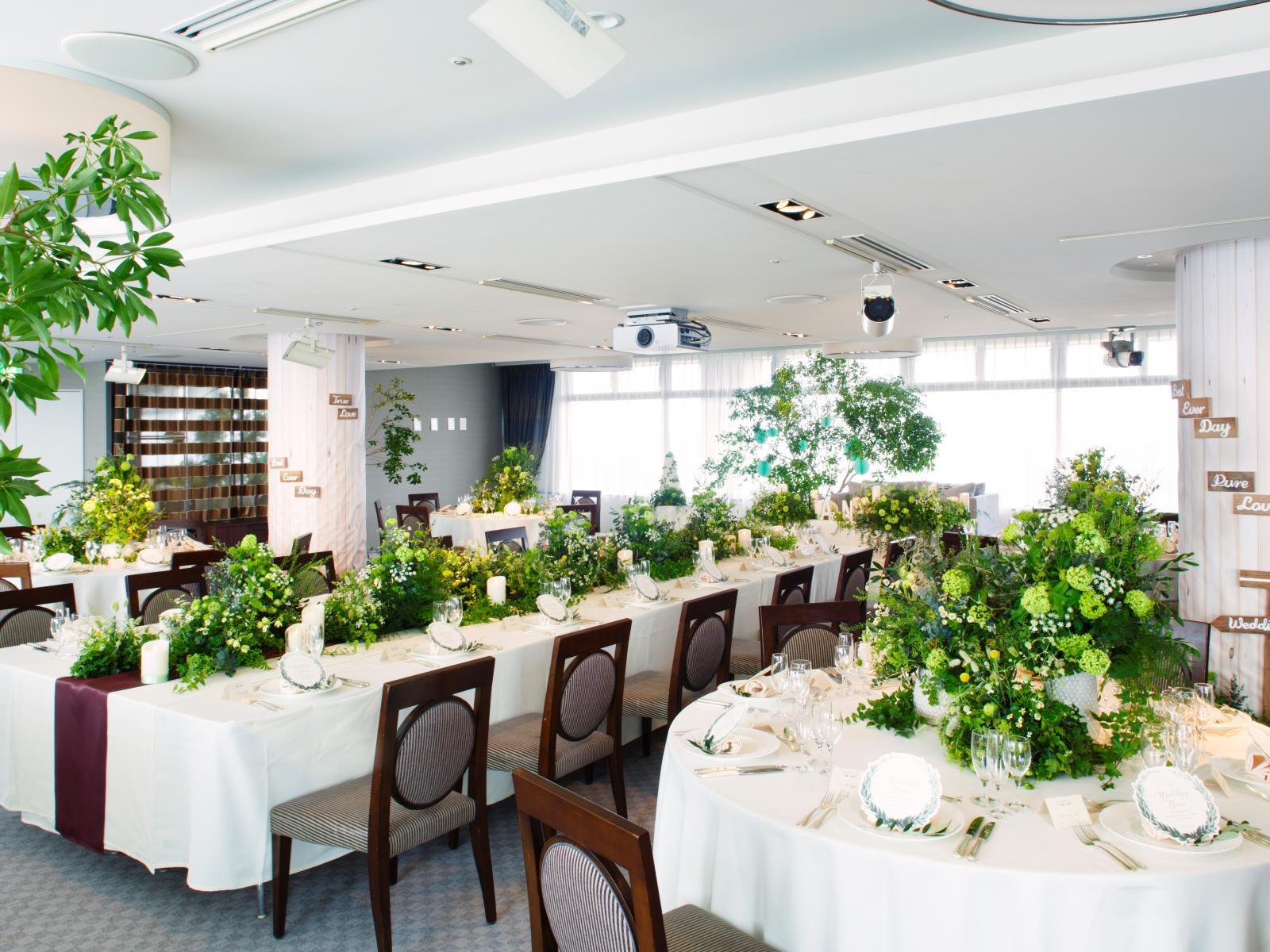 ホテル最上階のバンケットでお食事会も♪