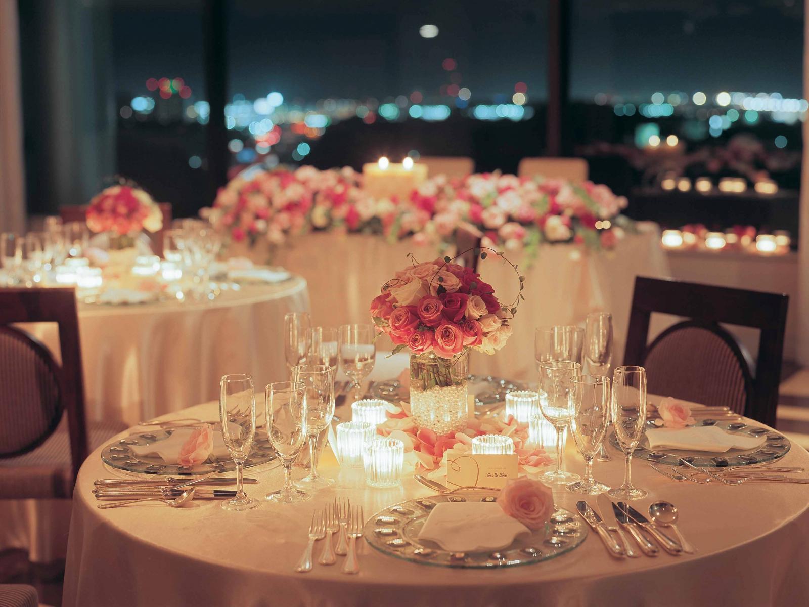 メインテーブルにはたくさんのグリーンを♪