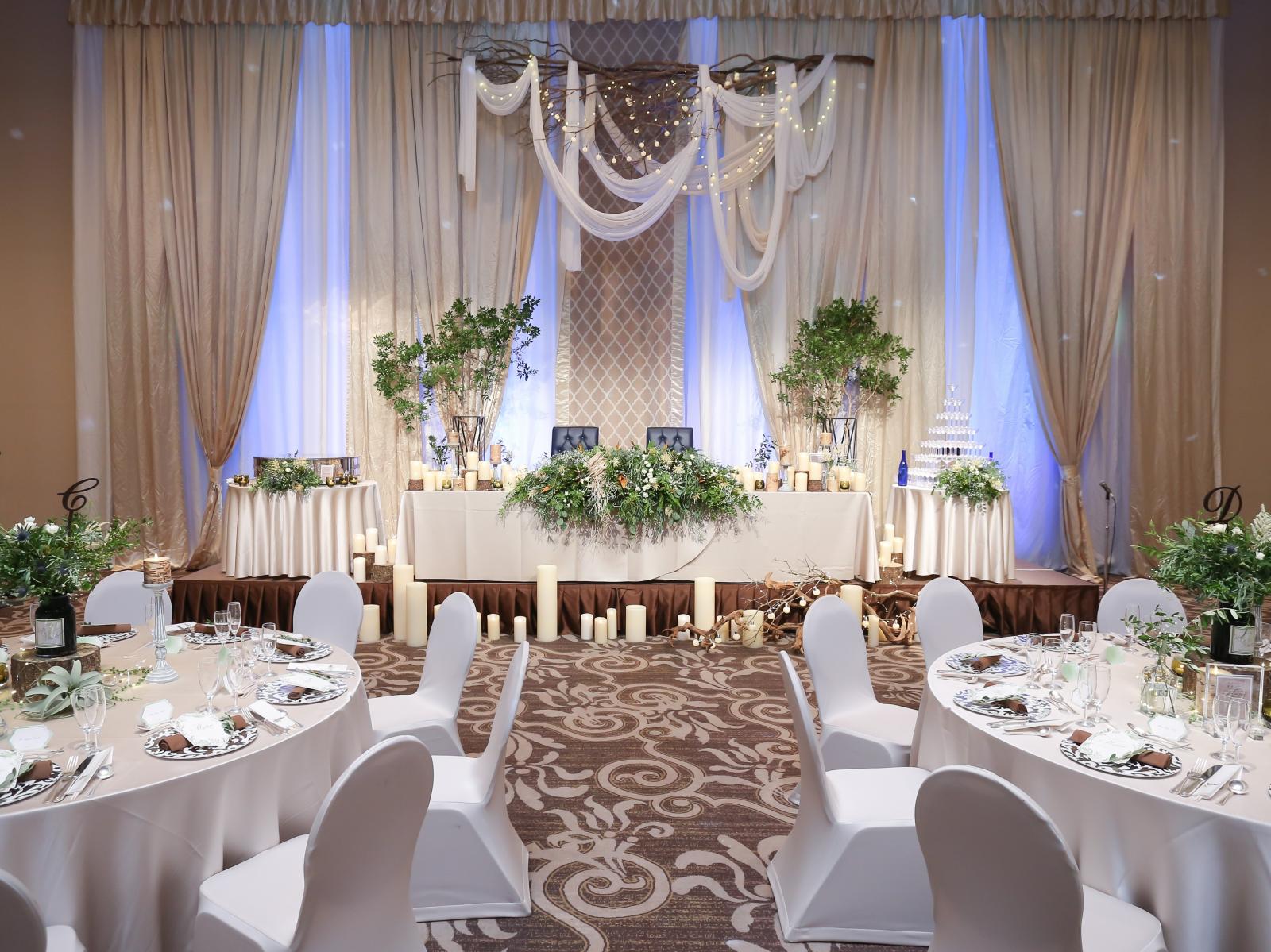 高い天井と最新の音響システムで感動の披露宴を♪