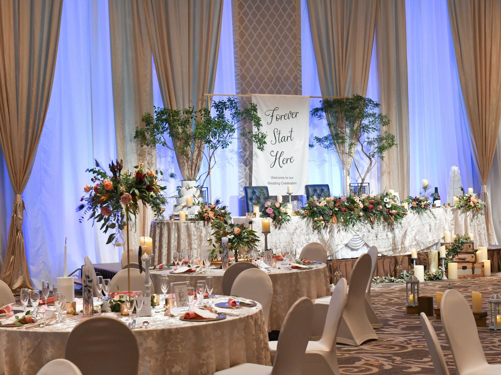 シンプルにもゴージャスにもピッタリな会場です★