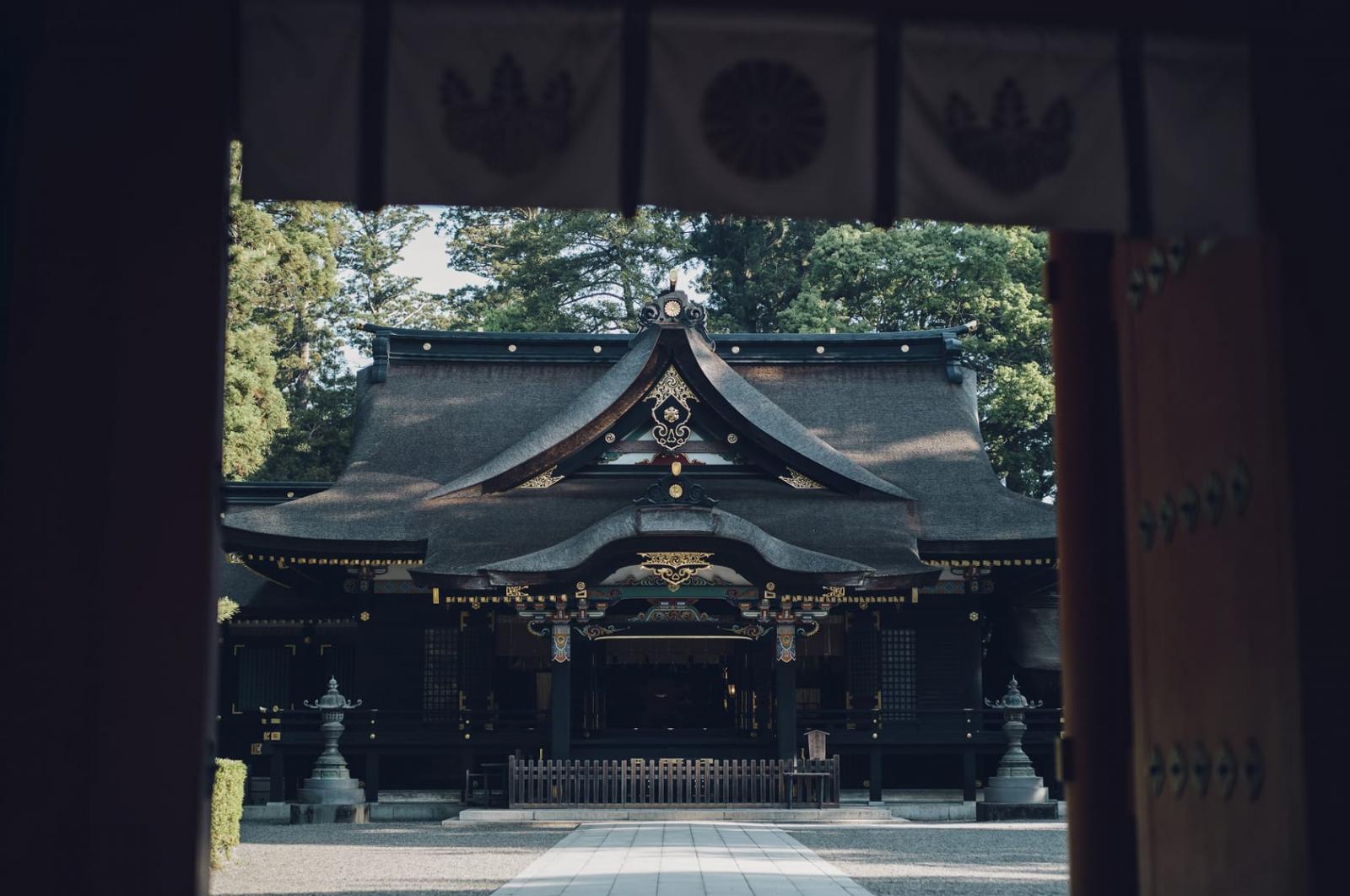 香取神宮は下総国(千葉県北部)の一宮で、全国約400社の香取神社の総本社。<br />
茨城県の鹿島神宮・息栖神社と合わせて"東国三社"と呼ばれています。