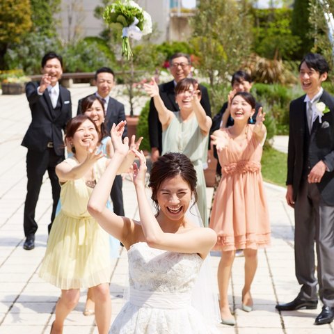 これまでお世話になった両親。これからお世話になる友人に感謝を伝えたい。ホテルのトップガーデンも◎