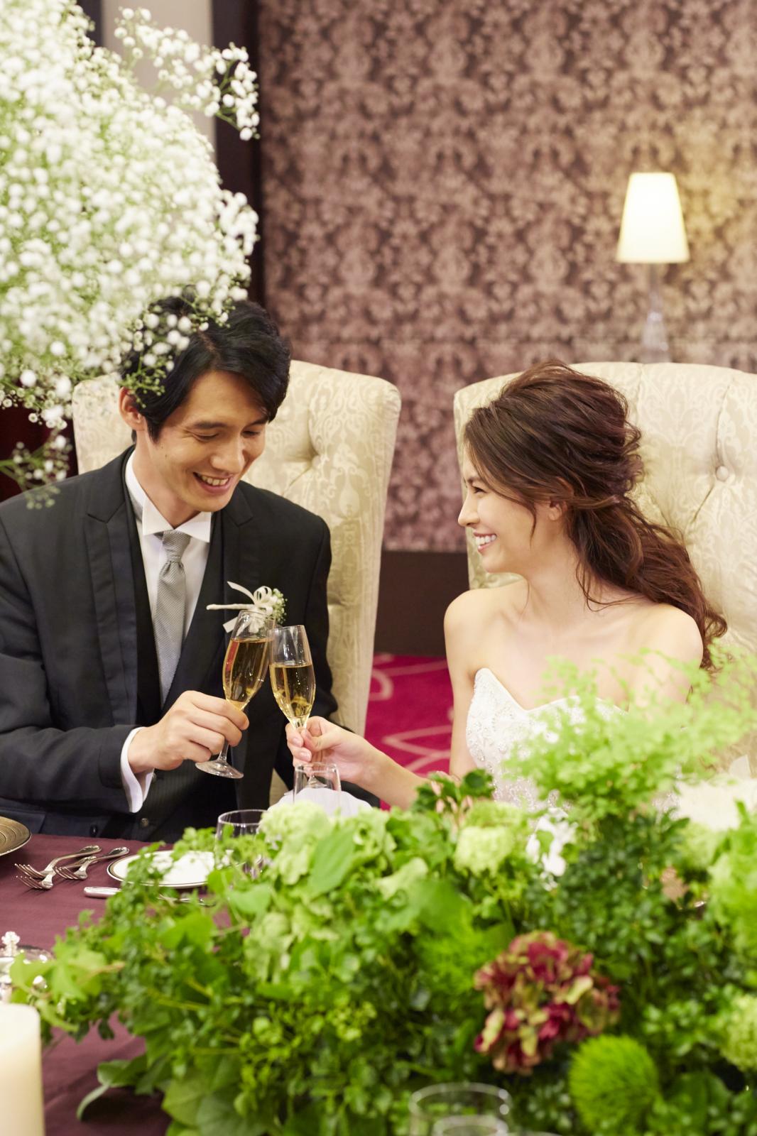 華やかな雰囲気の中、アットホームな会食が叶う♪