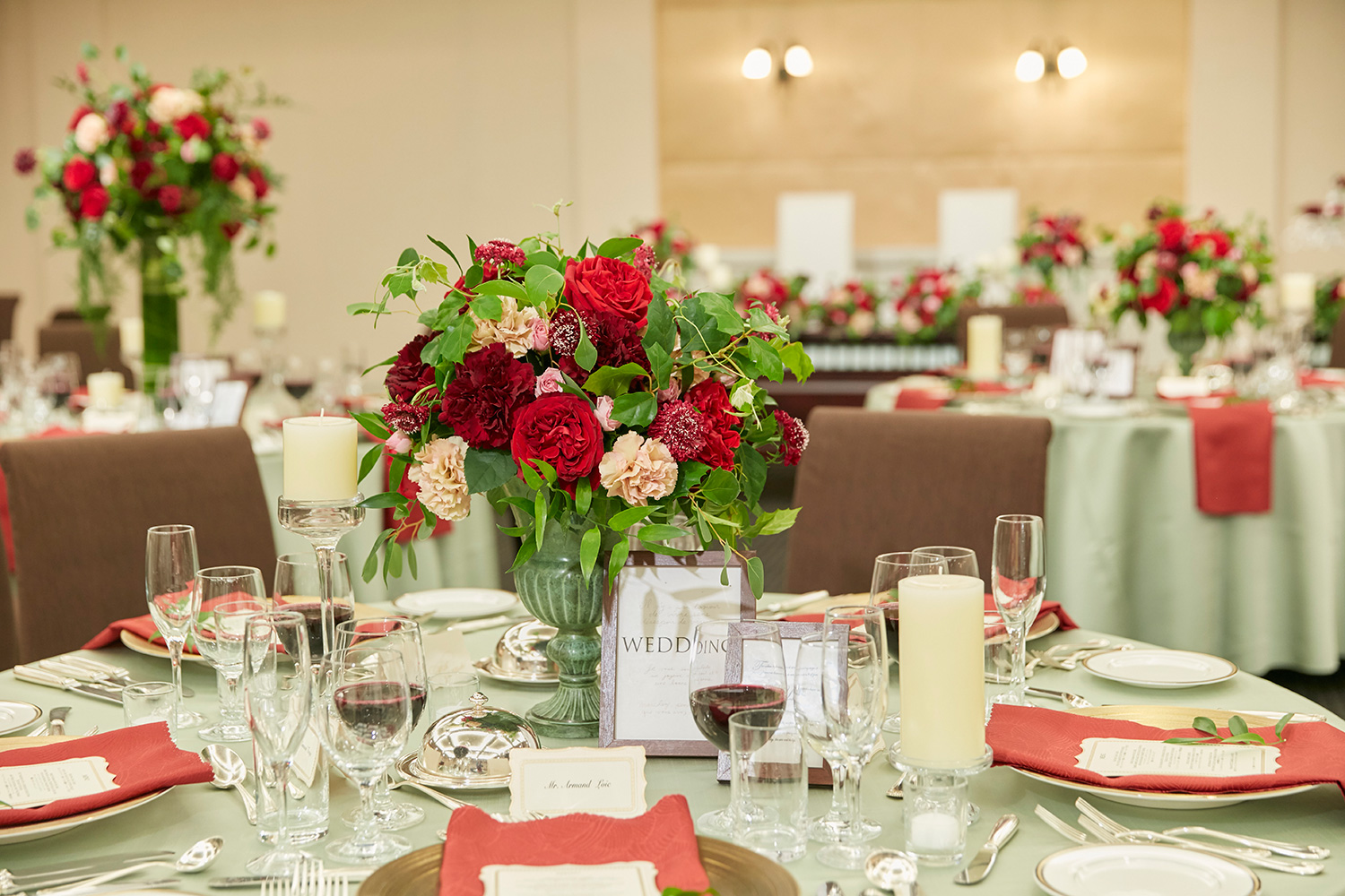 おふたりのお好みに合わせた装花を専属のスタッフがお作りします♪