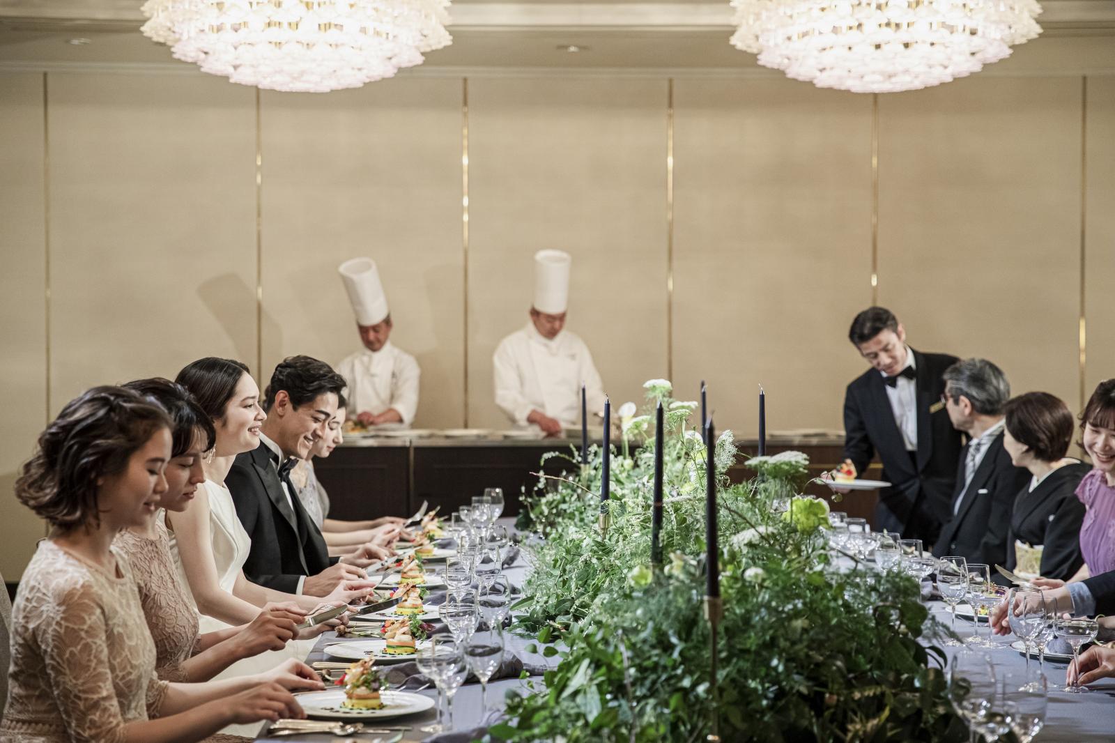 食事や会話をゆっくりと愉しめる「桔梗の間」