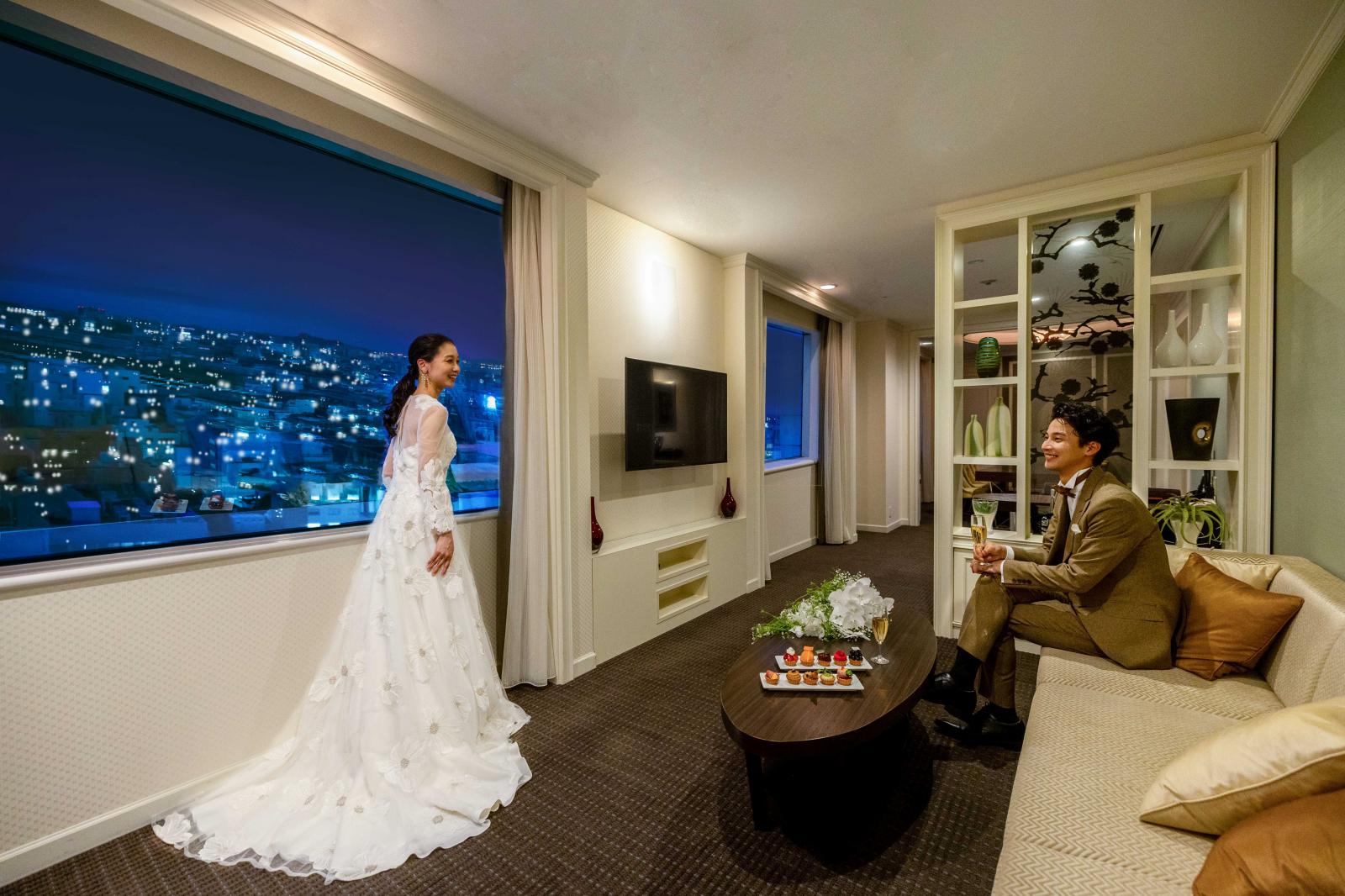 結婚式の余韻に浸りながら、ゆったりと寛ぐ贅沢なひととき。ホテルならではの優雅なスティウェディングを。