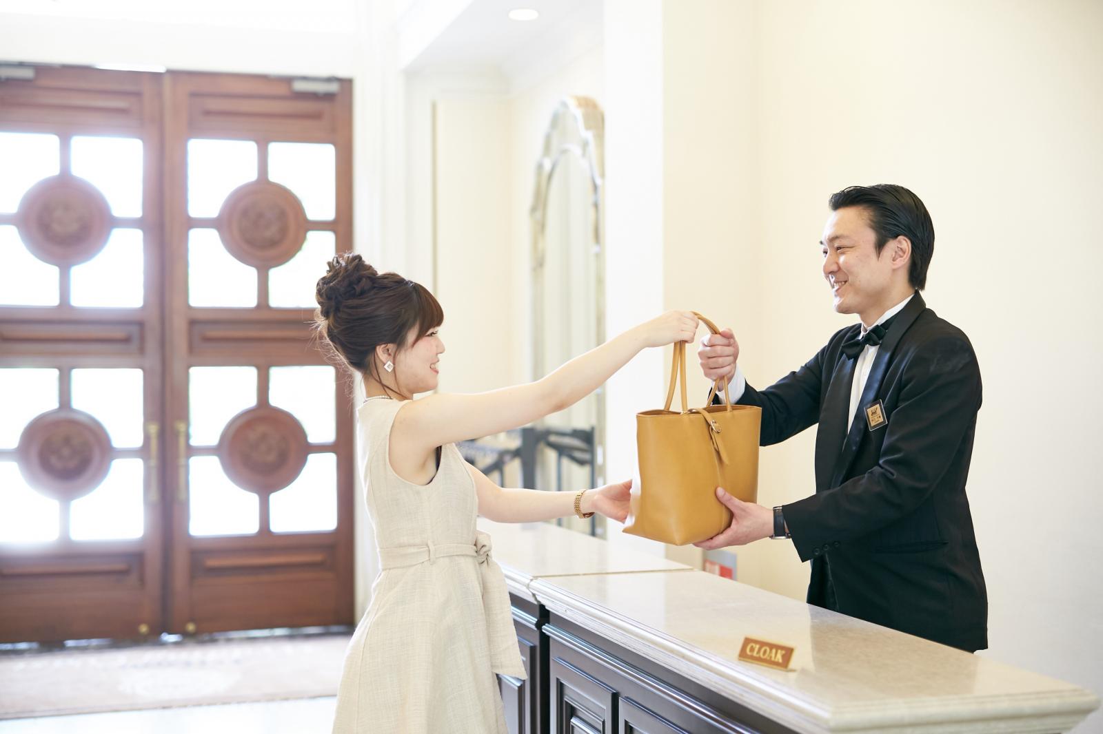 お手荷物を預けるクロークも完備