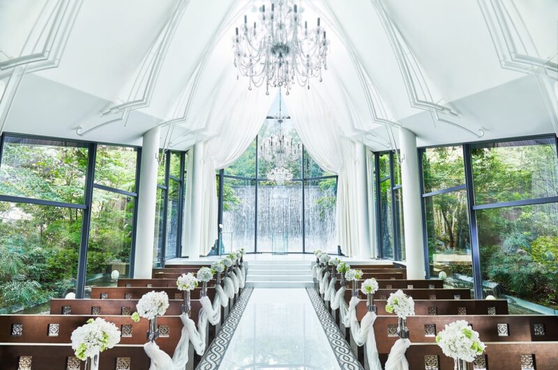 広大な森に佇む独立型チャペルは、緑に囲まれ開放感があふれる