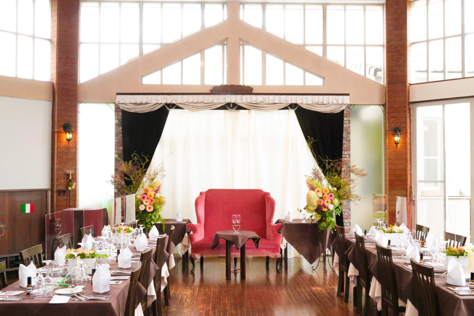 披露宴会場「トラットリア」