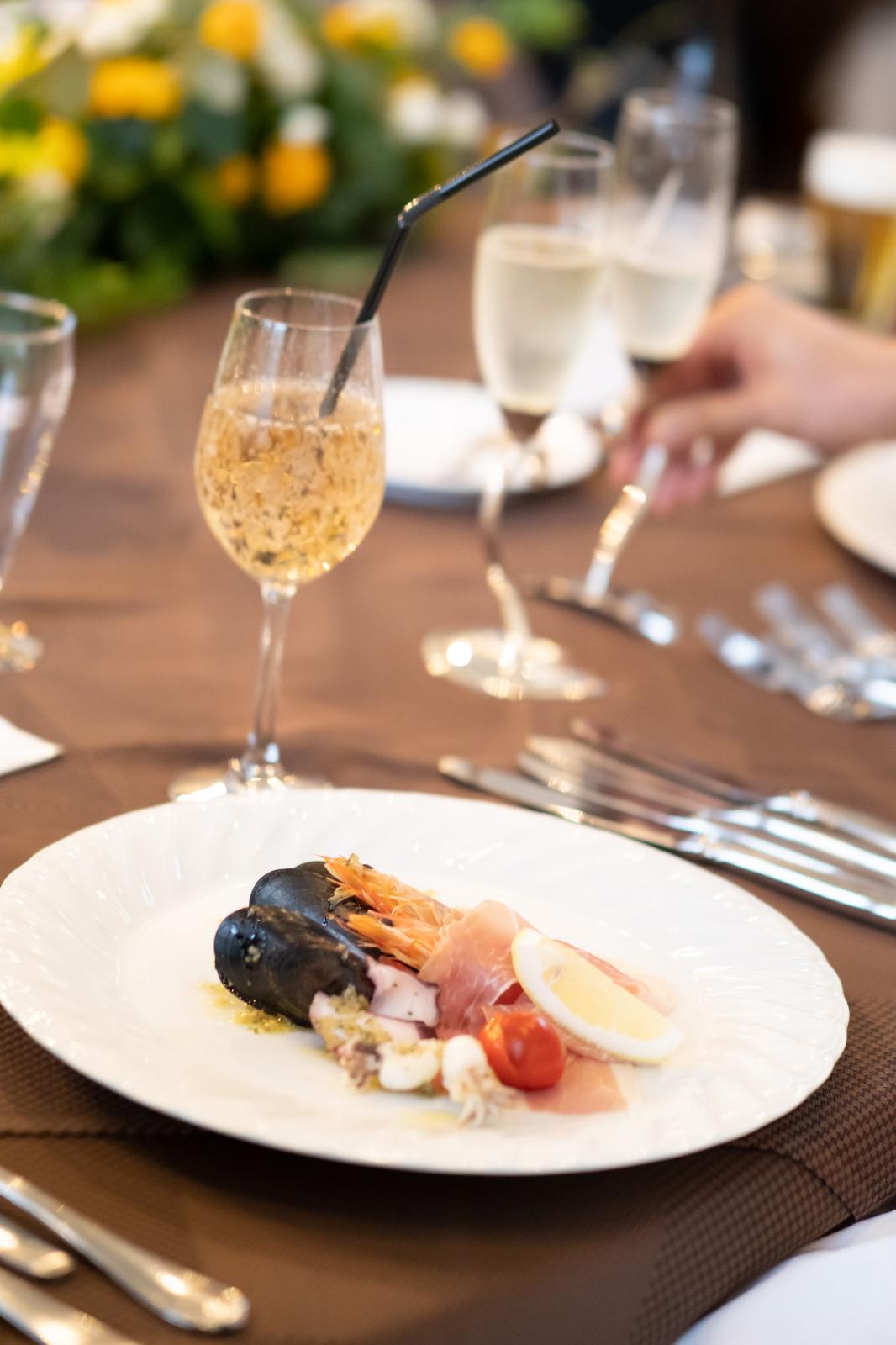 魚介のマリネとパルマ産生ハム <br />
    Posciutto　e　Insalata　di　mare