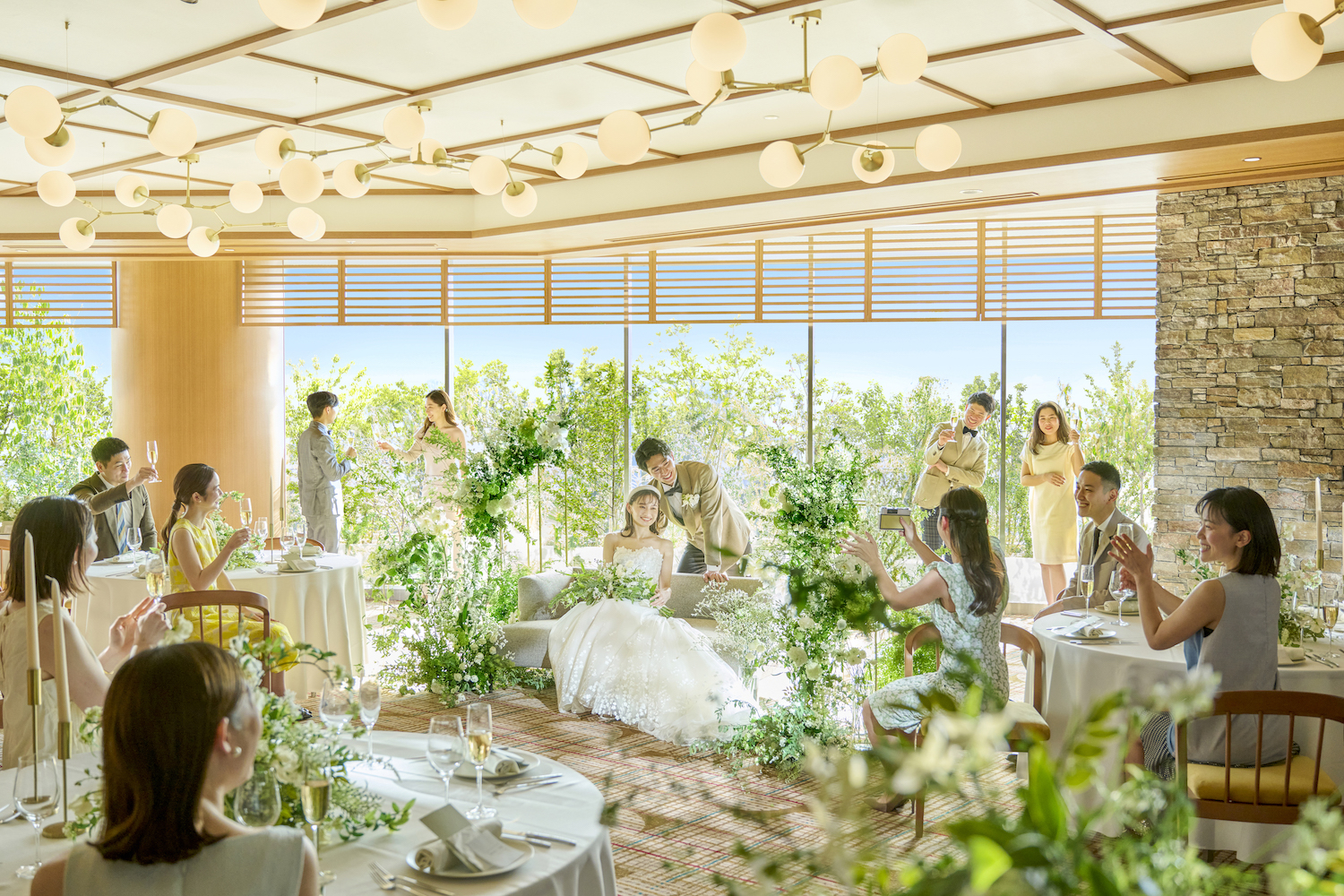 開放的なテラスでリラックスした楽しい時間を