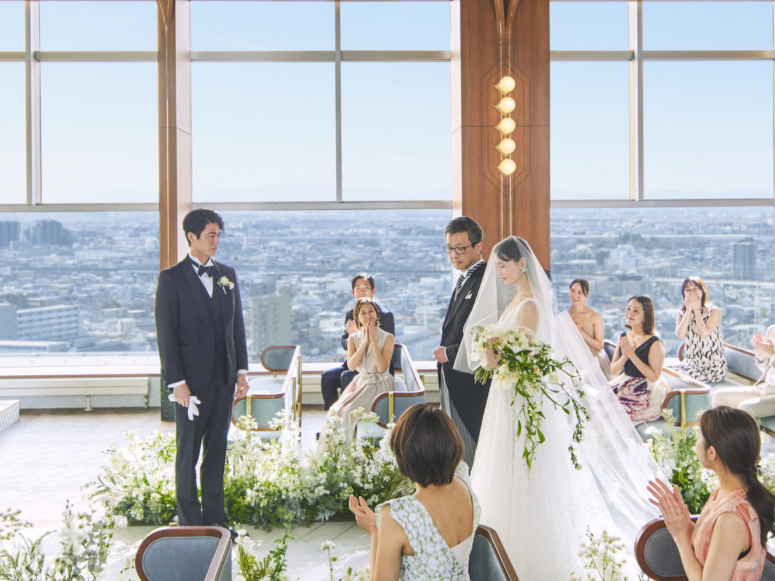 父と歩くバージンロードや、母のベールダウンなど。家族への感謝の気持ちがこみ上げる大切な時間を過ごして