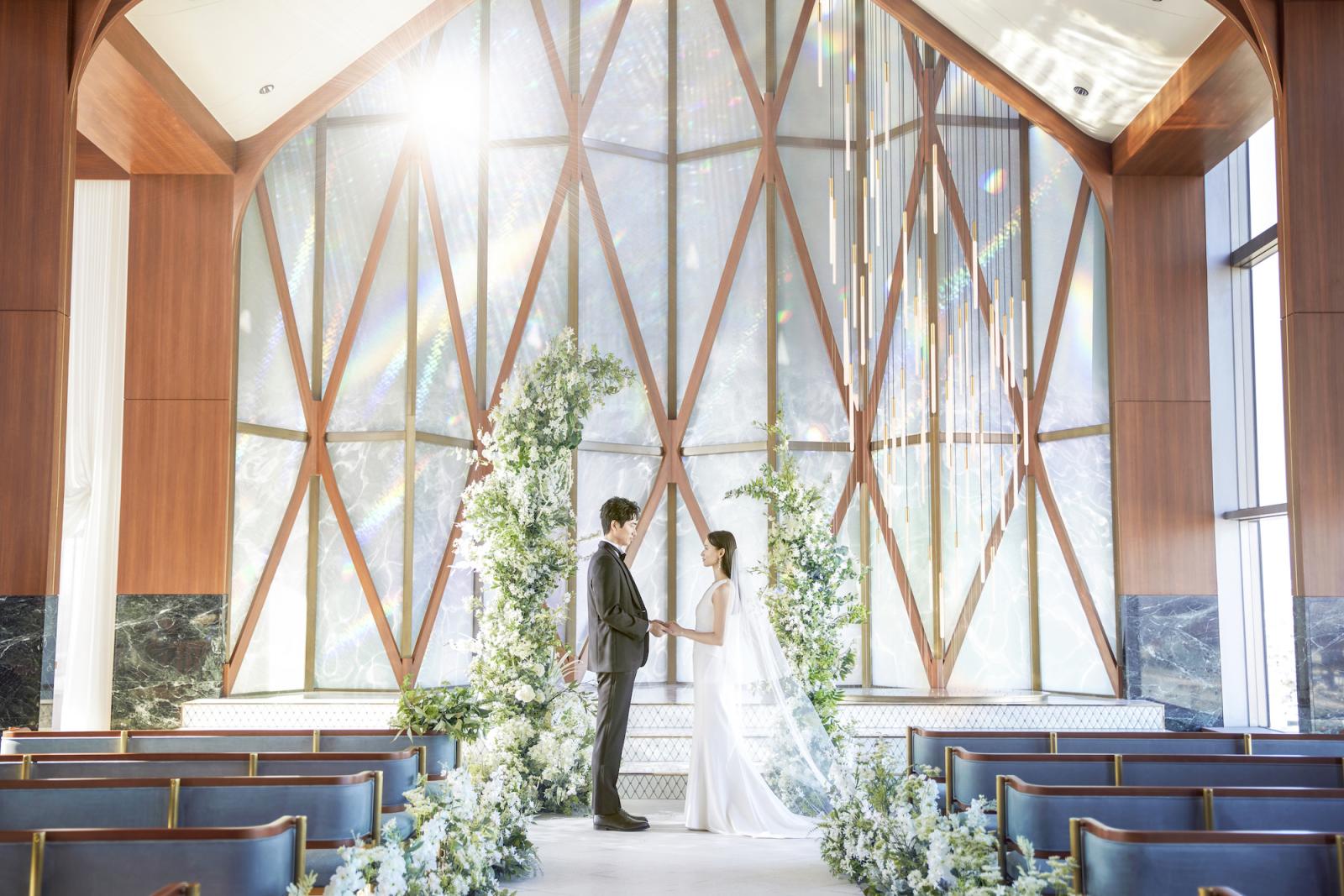 ハープ・バイオリン・ピアノの生演奏も音が響いて心地よい空間に