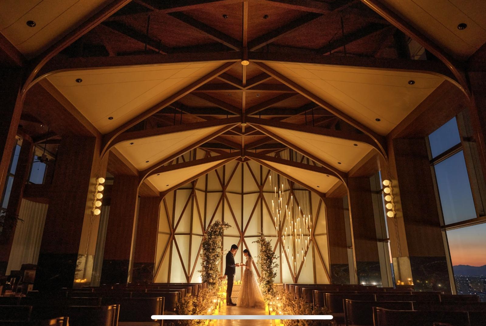 キャンドルとドレスのビジュールが美しく映える