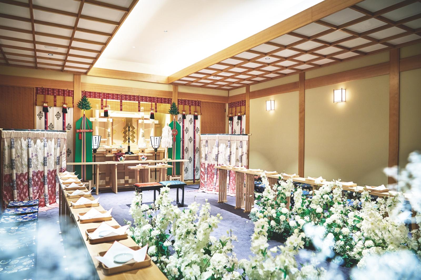 館内神殿で神前式も可能。和洋ふたりらしいスタイルを選べる
