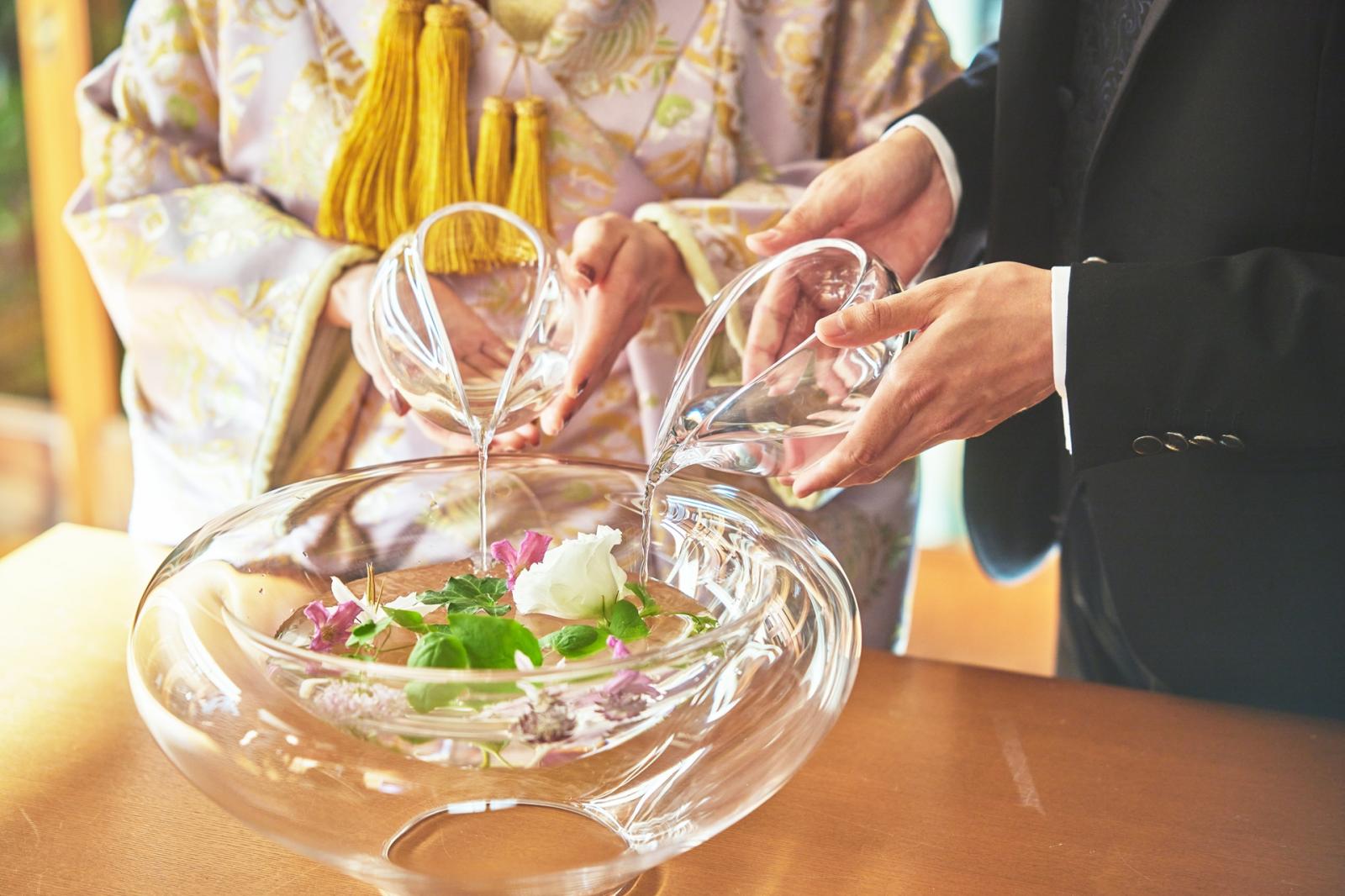 それぞれの歩みをひとつに重ねる、水合わせの儀。