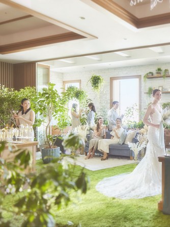 緑溢れるインナーガーデンでは、ゲストとふれあいのお時間を設けて