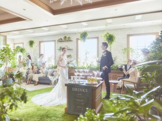 披露宴会場【カトルセゾンガーデン】にはインナーガーデンをご用意