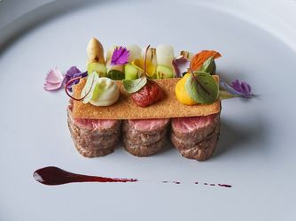 思わずカメラを構えたくなるフォトジェニックなお皿の数々