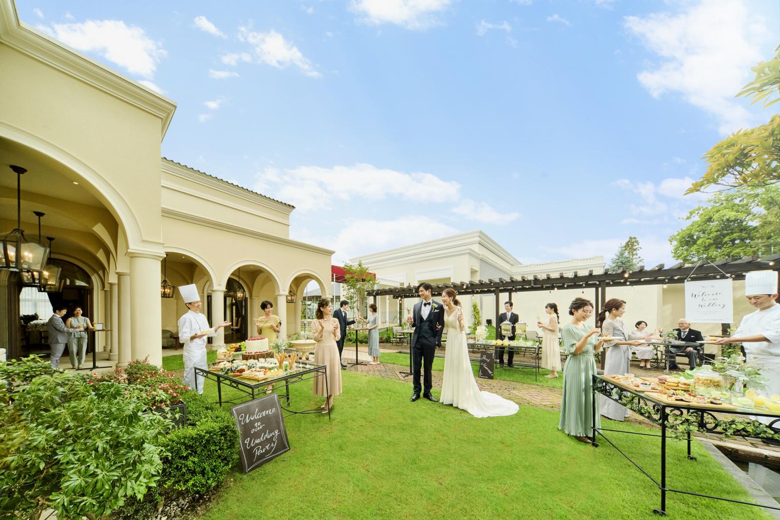 隣接するガーデンでのデザートビュッフェも人気♪