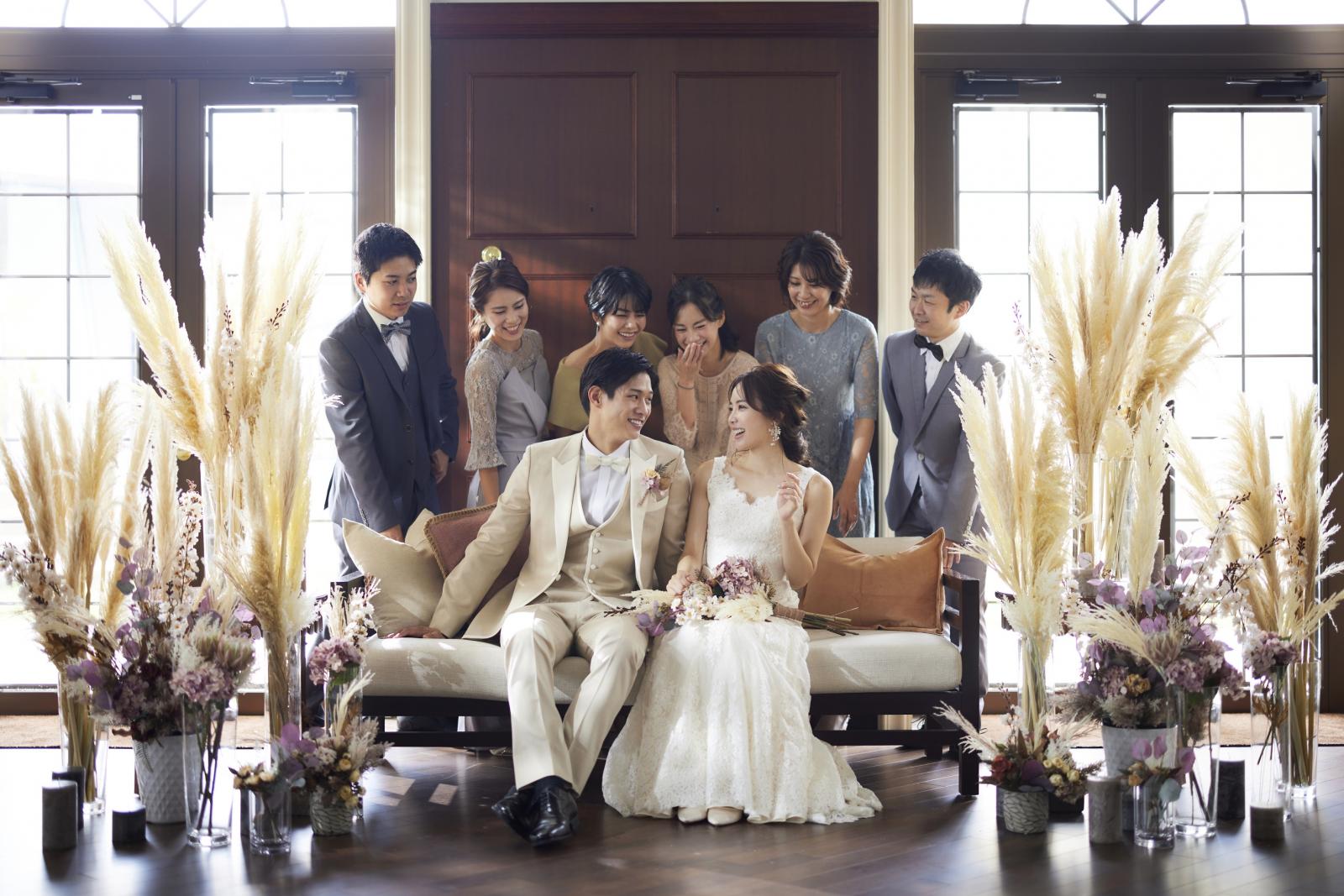 ゲストと近い距離で過ごせるソファースタイルも人気！