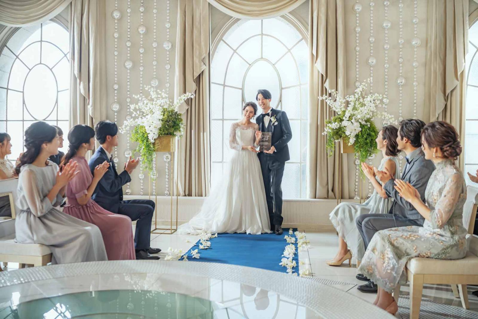 ゲストとの距離が近いから、祝福も笑顔も間近に感じられる人前式も人気