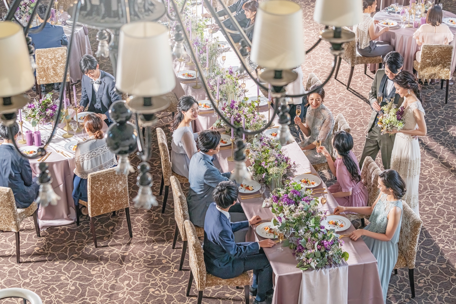 おふたりに上品さをプラスする、レトロな雰囲気漂う披露宴会場